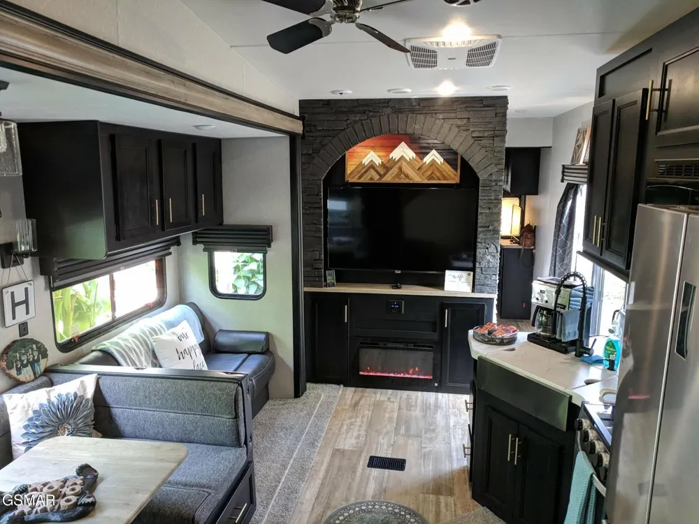 4229 E Parkway Gatlinburg, TN 37738