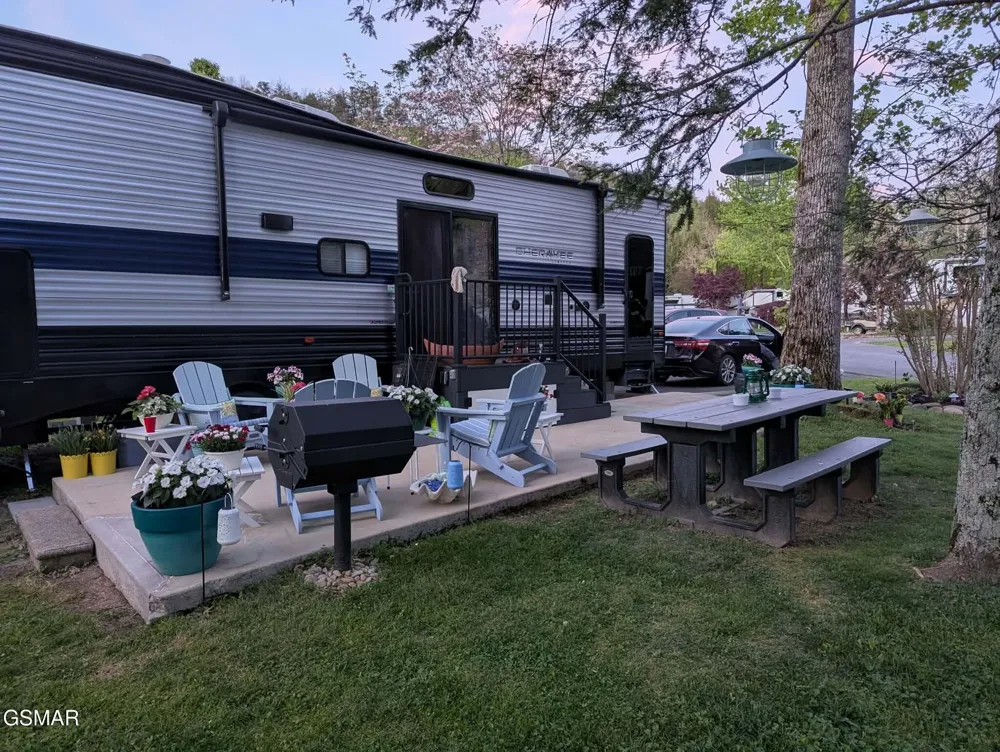 4229 E Parkway Gatlinburg, TN 37738