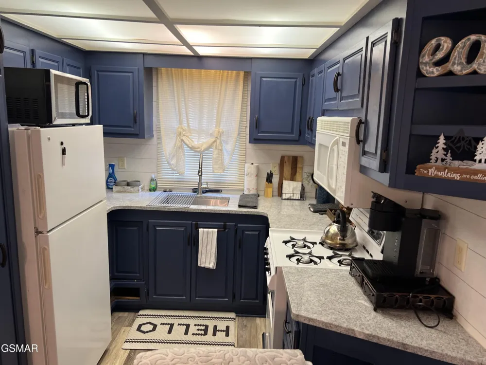4229 E Parkway Gatlinburg, TN 37738