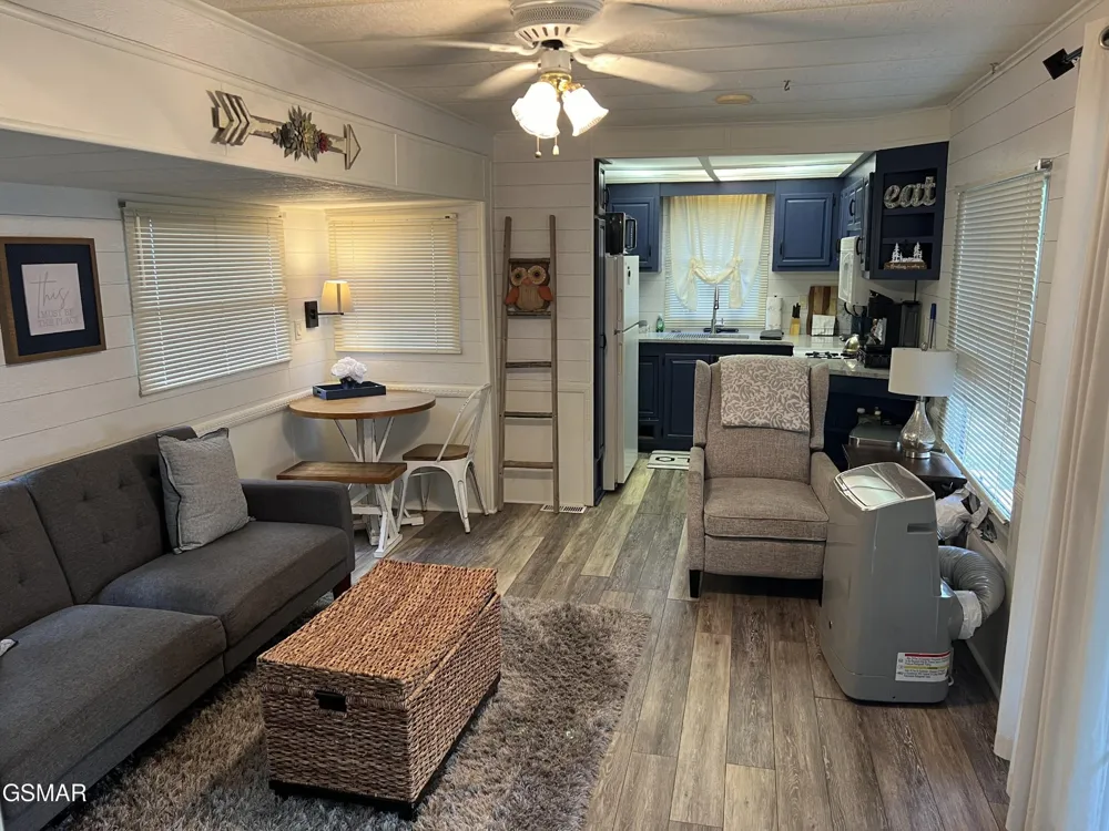 4229 E Parkway Gatlinburg, TN 37738