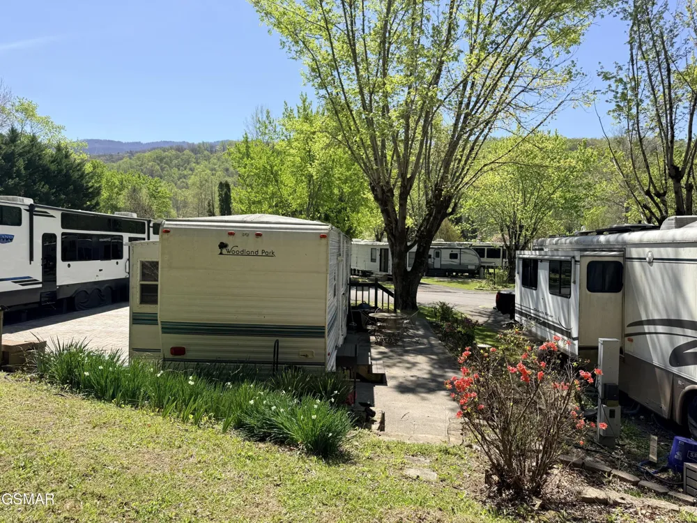 4229 E Parkway Gatlinburg, TN 37738