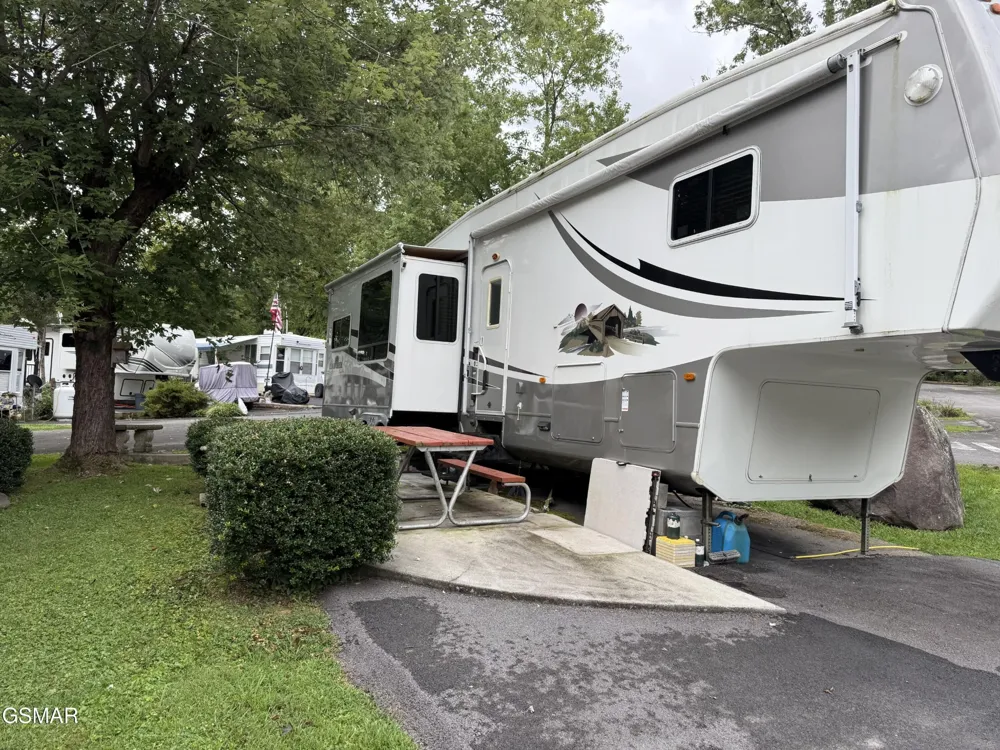 4229 E Parkway Gatlinburg, TN 37738