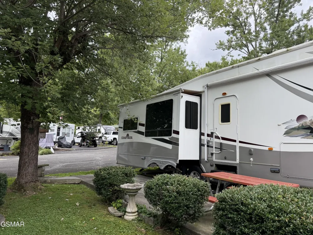 4229 E Parkway Gatlinburg, TN 37738