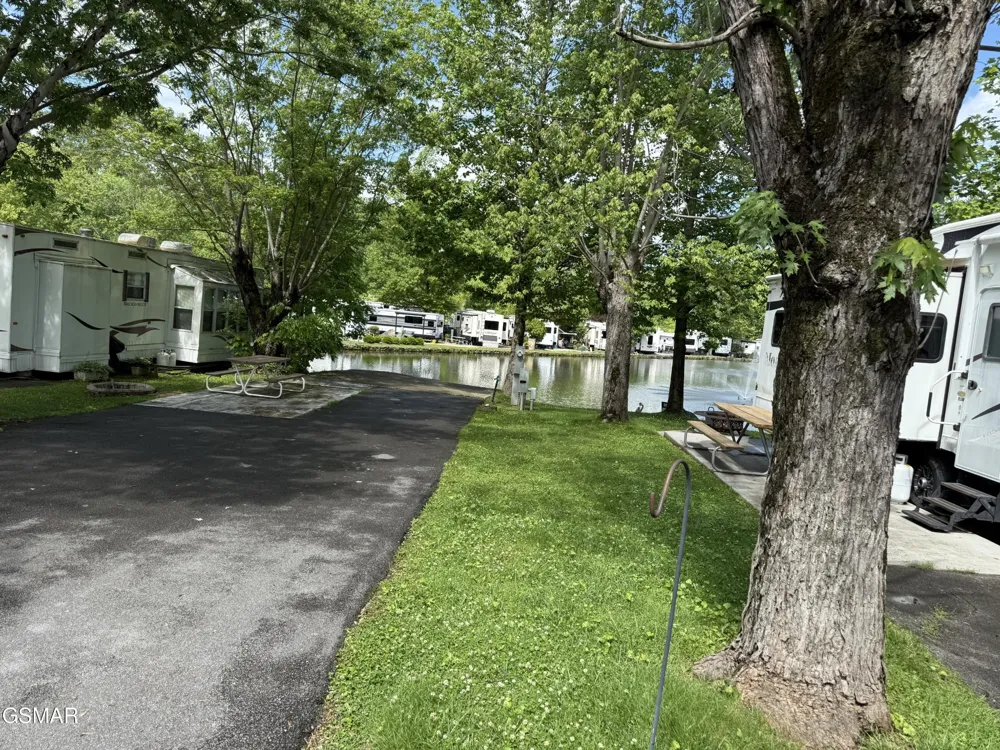 4229 E Parkway Gatlinburg, TN 37738