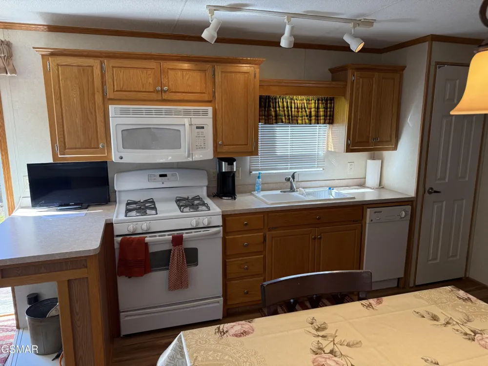 4229 E Parkway Gatlinburg, TN 37738