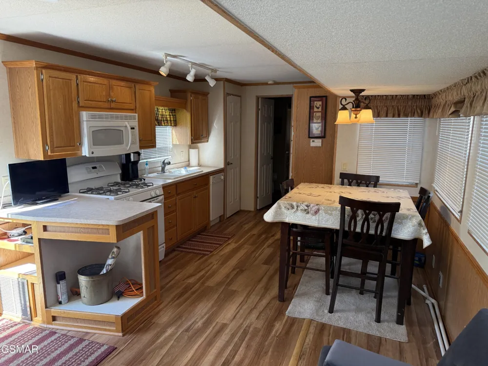 4229 E Parkway Gatlinburg, TN 37738