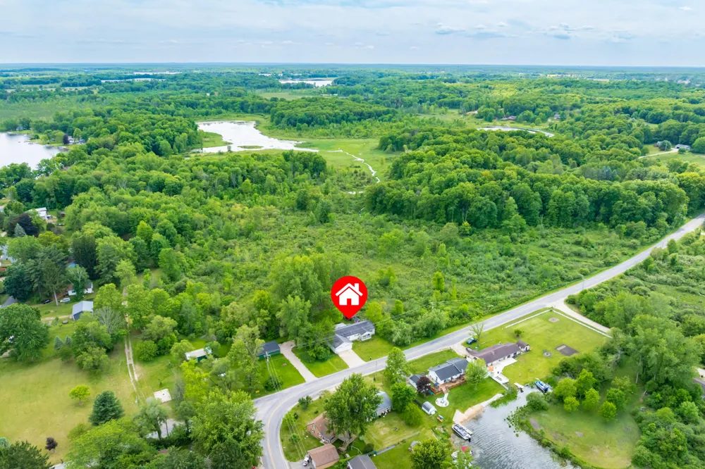 2038 E Bristol Road E Johnstown Township, MI 49050