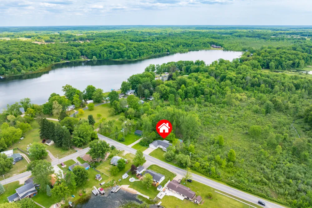 2038 E Bristol Road E Johnstown Township, MI 49050