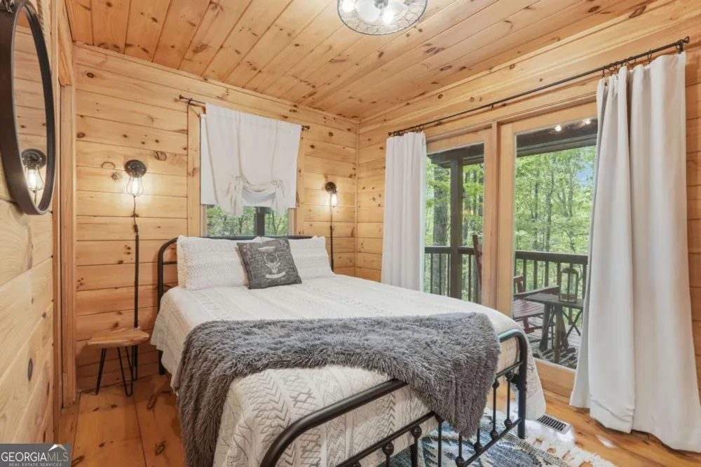 1564 Big Ben RD Ellijay, GA 30540