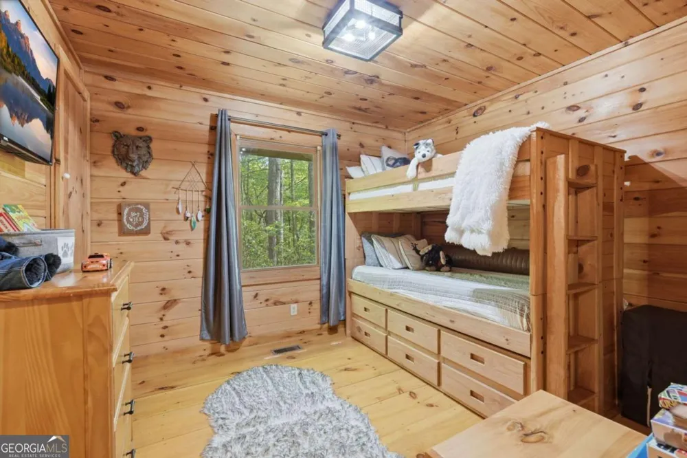 1564 Big Ben RD Ellijay, GA 30540