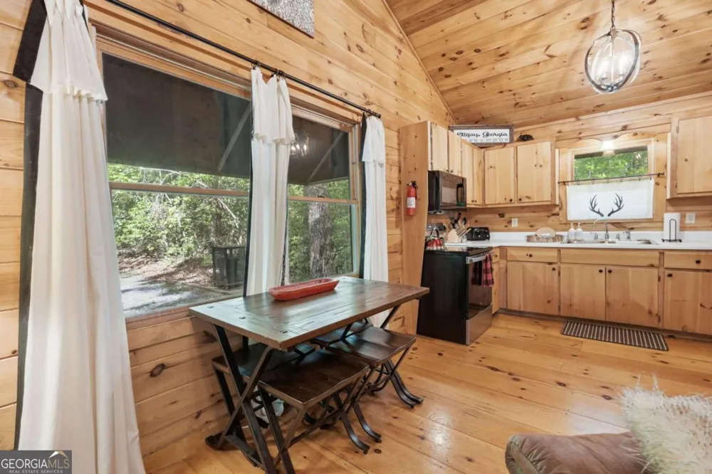 1564 Big Ben RD Ellijay, GA 30540