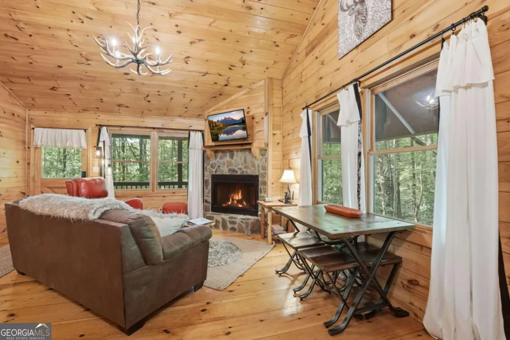 1564 Big Ben RD Ellijay, GA 30540