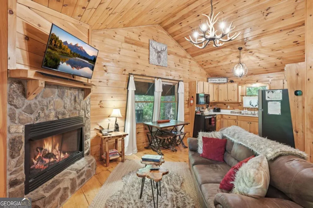 1564 Big Ben RD Ellijay, GA 30540