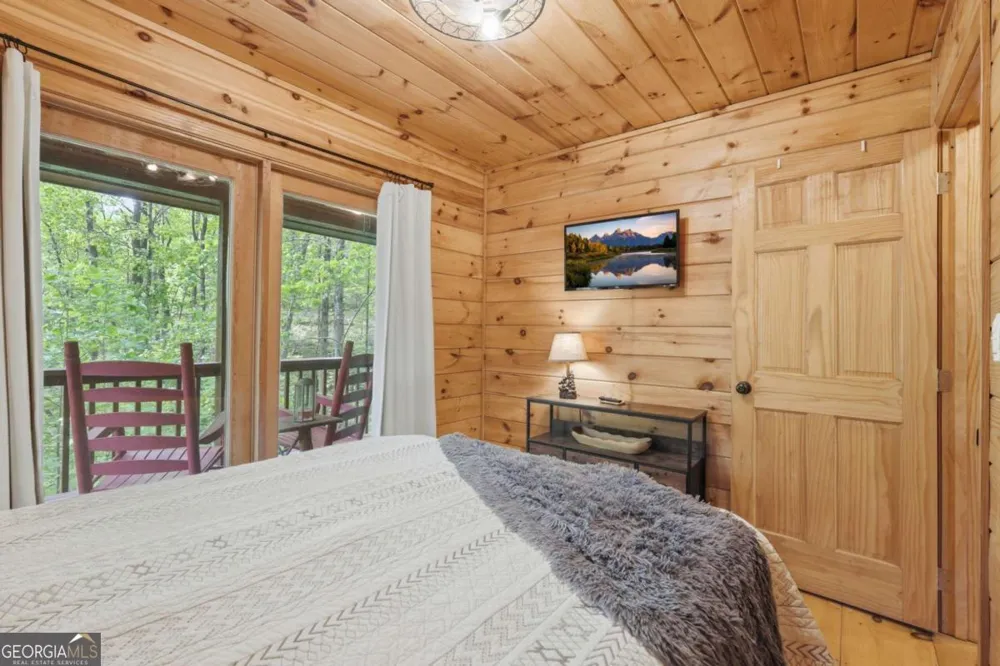 1564 Big Ben RD Ellijay, GA 30540