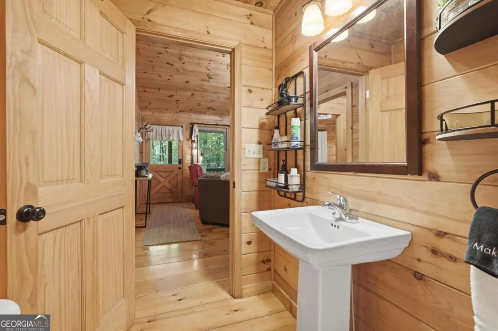 1564 Big Ben RD Ellijay, GA 30540