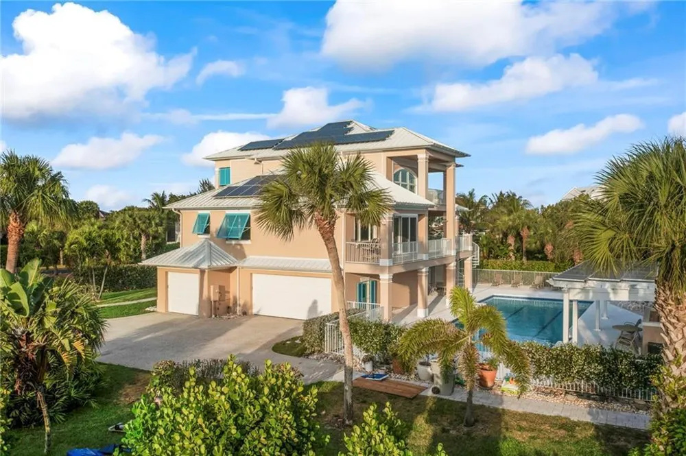2275 Genesea Lane Vero Beach, FL 32963