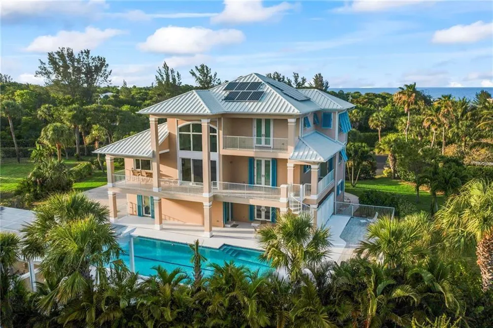 2275 Genesea Lane Vero Beach, FL 32963