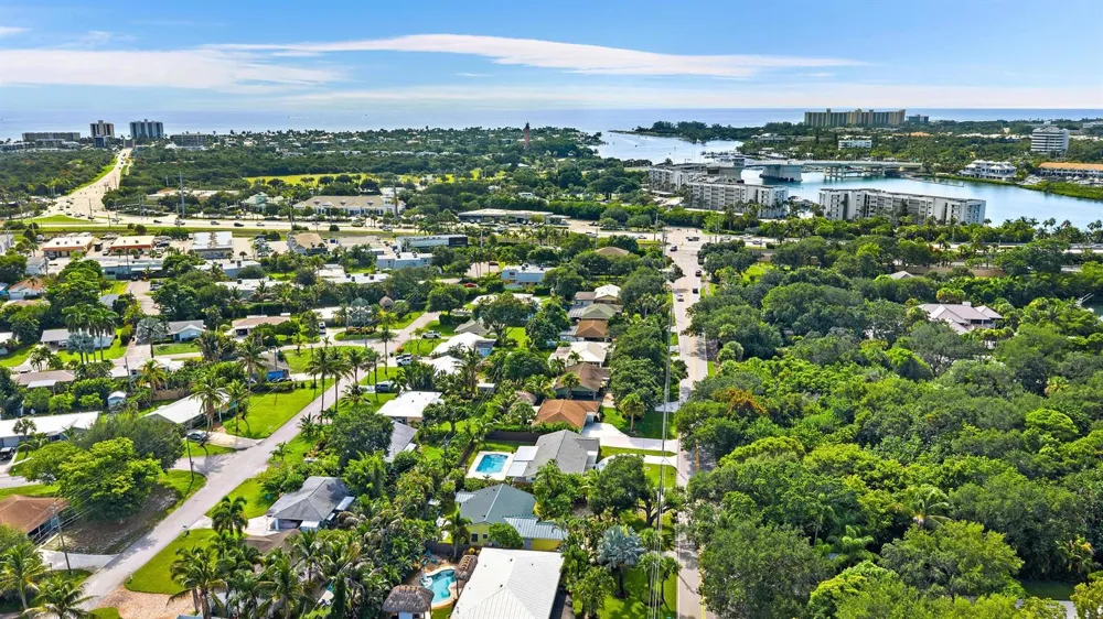 109 E RIVERSIDE DRIVE Jupiter, FL 33469