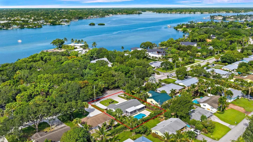 109 E RIVERSIDE DRIVE Jupiter, FL 33469