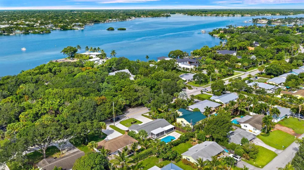 109 E RIVERSIDE DRIVE Jupiter, FL 33469