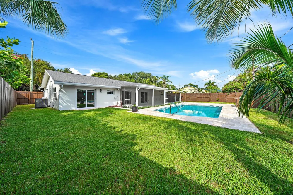 109 E RIVERSIDE DRIVE Jupiter, FL 33469