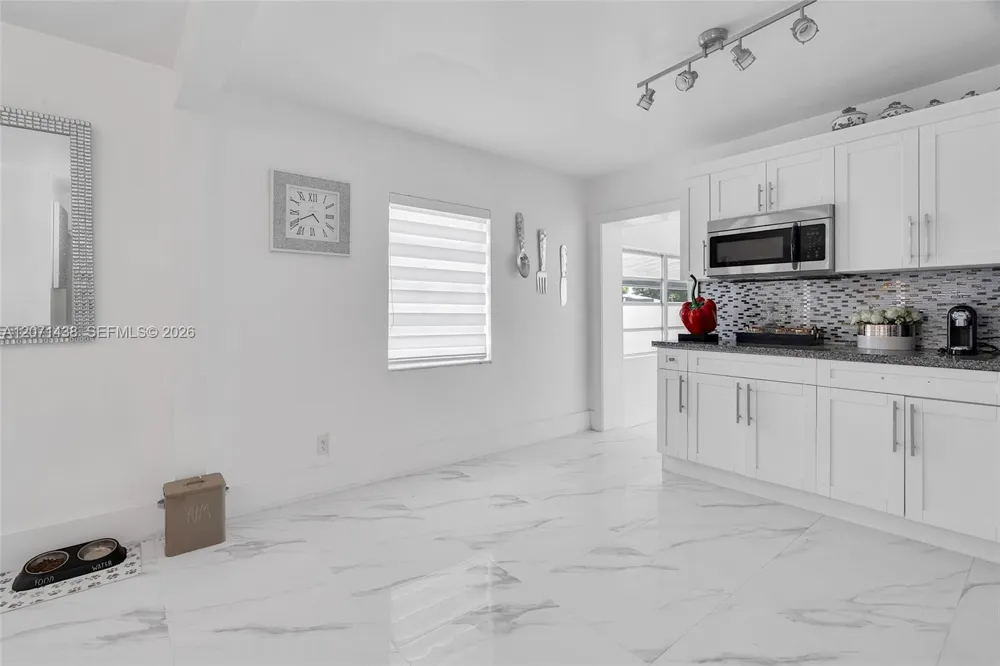 31 SW 58th Ct Miami, FL 33144