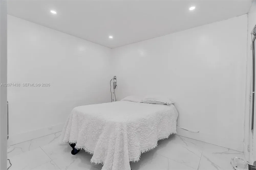31 SW 58th Ct Miami, FL 33144