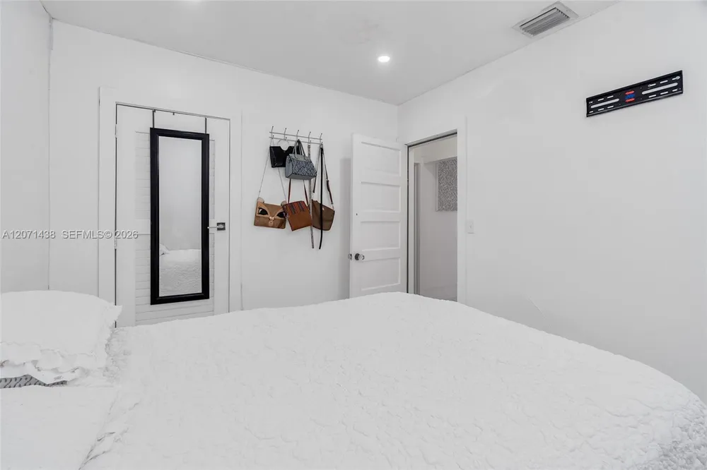 31 SW 58th Ct Miami, FL 33144