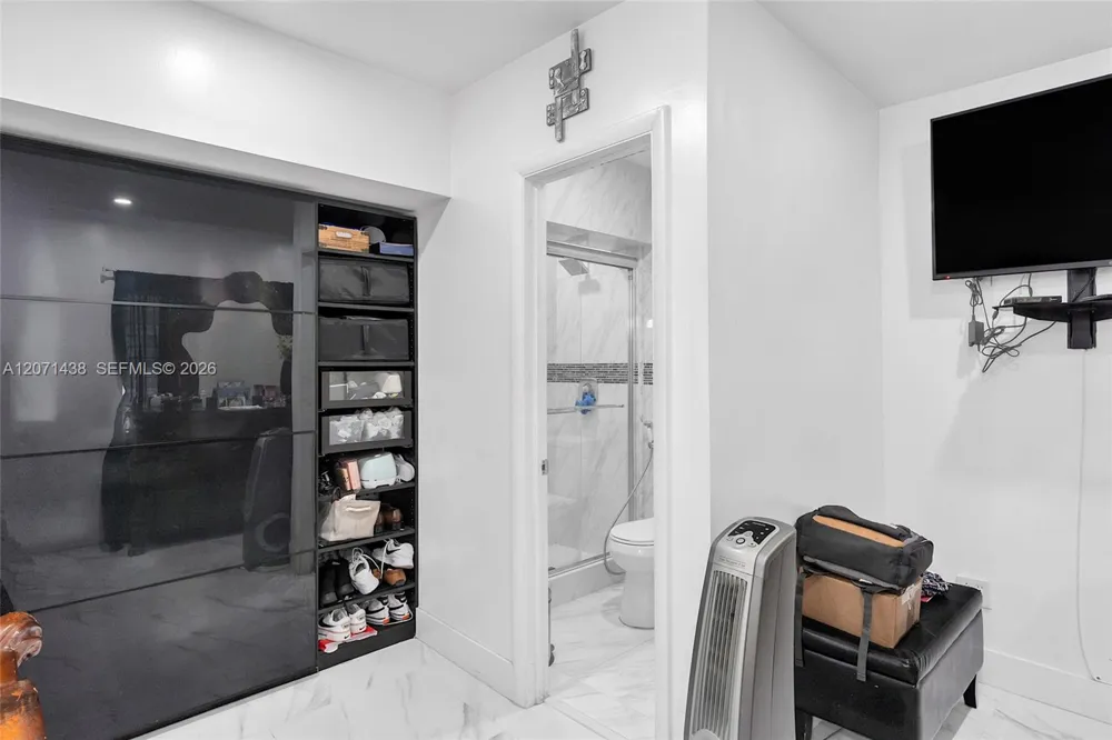 31 SW 58th Ct Miami, FL 33144