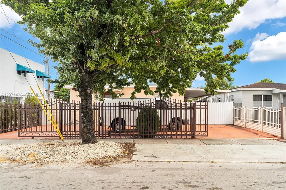 31 SW 58th Ct Miami, FL 33144