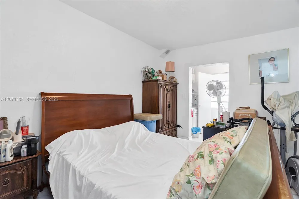 31 SW 58th Ct Miami, FL 33144