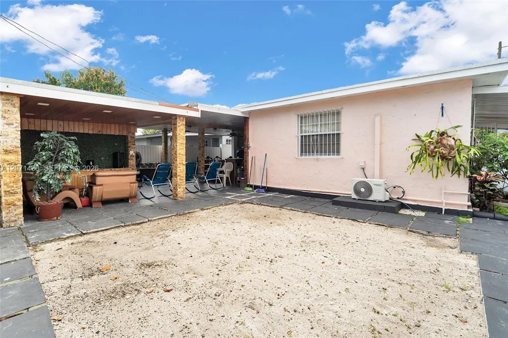 31 SW 58th Ct Miami, FL 33144