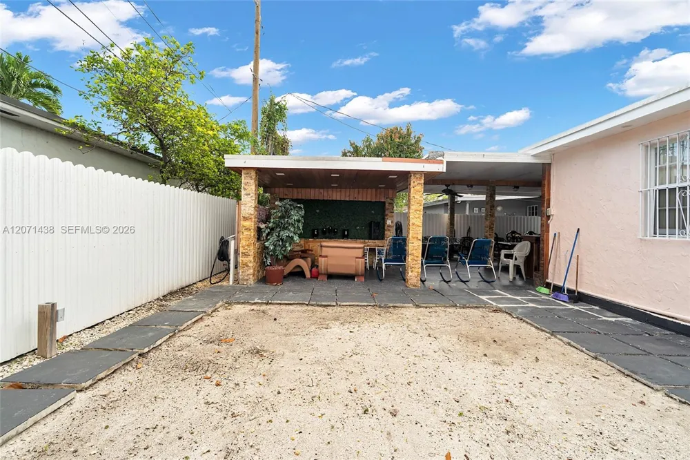 31 SW 58th Ct Miami, FL 33144