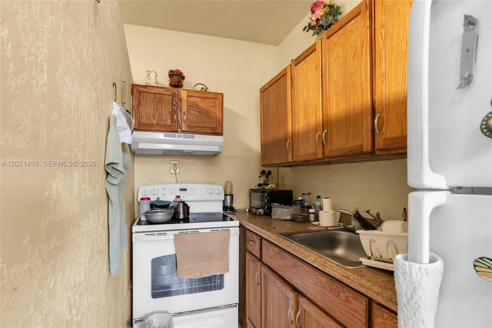 31 SW 58th Ct Miami, FL 33144
