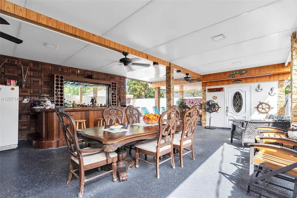 31 SW 58th Ct Miami, FL 33144