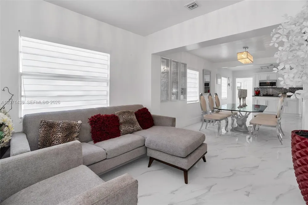 31 SW 58th Ct Miami, FL 33144