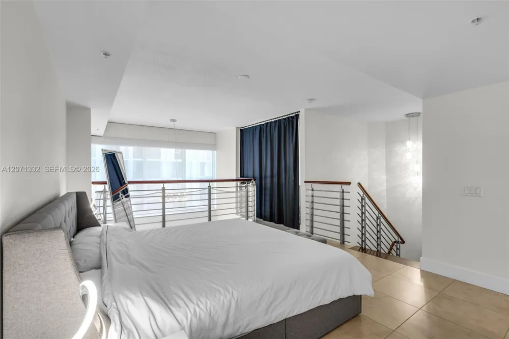 41 SE 5th St #908 Miami, FL 33131