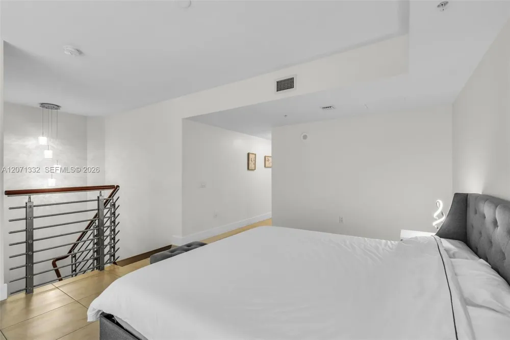 41 SE 5th St #908 Miami, FL 33131