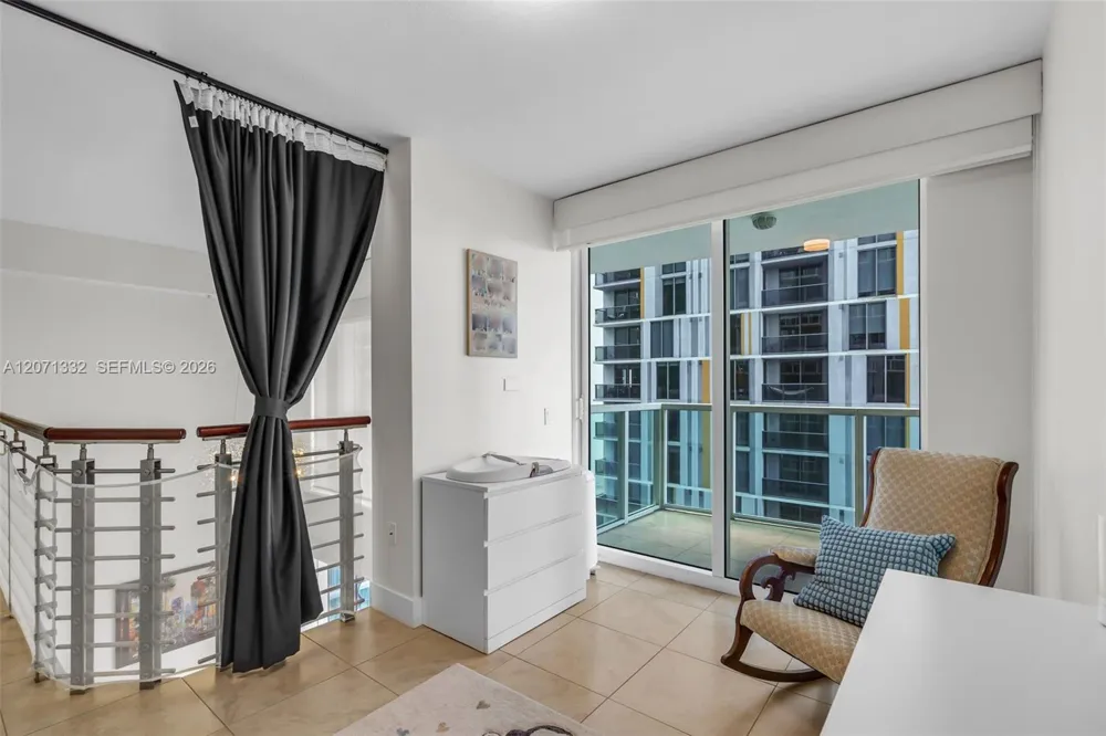 41 SE 5th St #908 Miami, FL 33131
