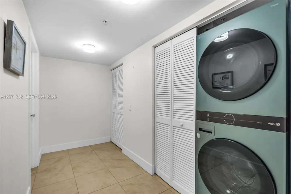 41 SE 5th St #908 Miami, FL 33131