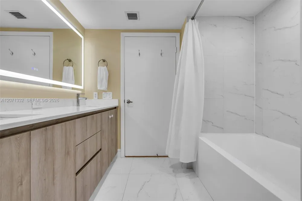 41 SE 5th St #908 Miami, FL 33131