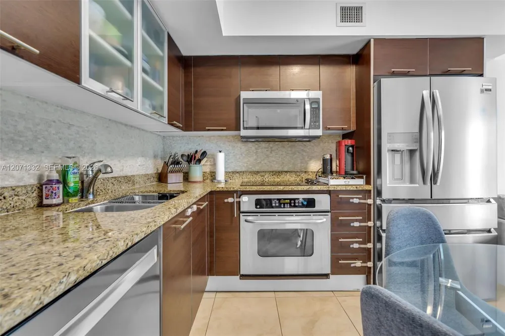41 SE 5th St #908 Miami, FL 33131