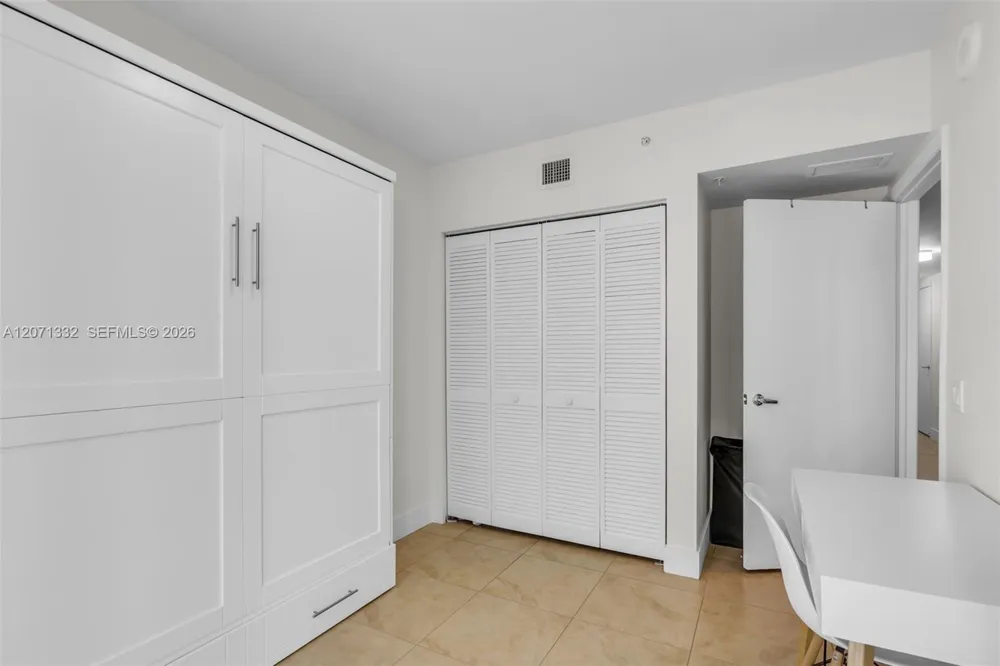 41 SE 5th St #908 Miami, FL 33131