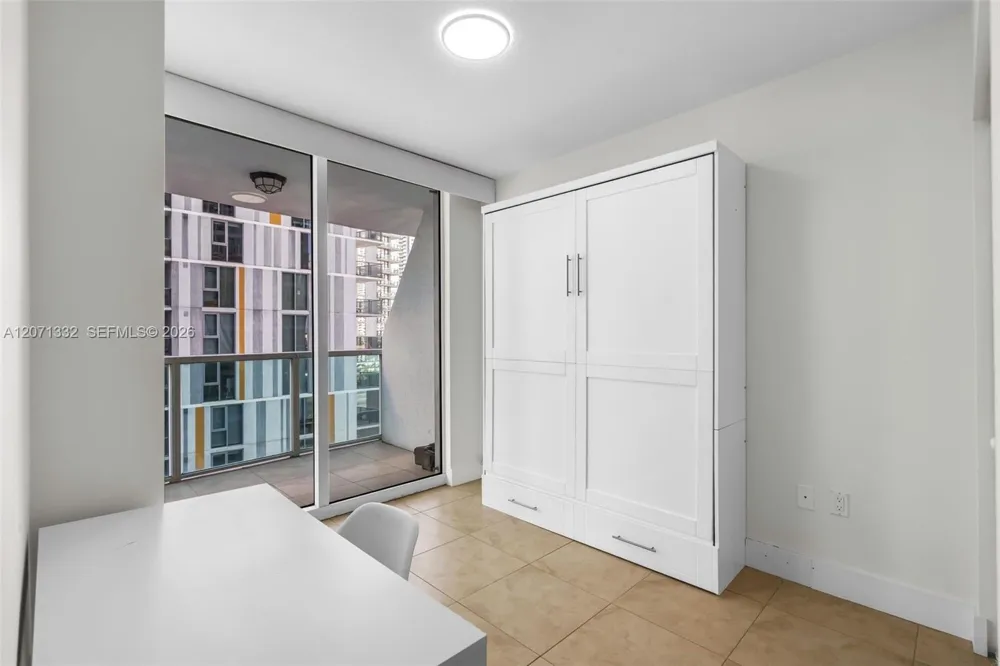 41 SE 5th St #908 Miami, FL 33131