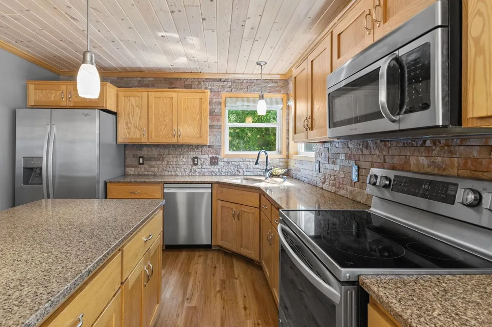 11422 53rd Court NE Albertville, MN 55301