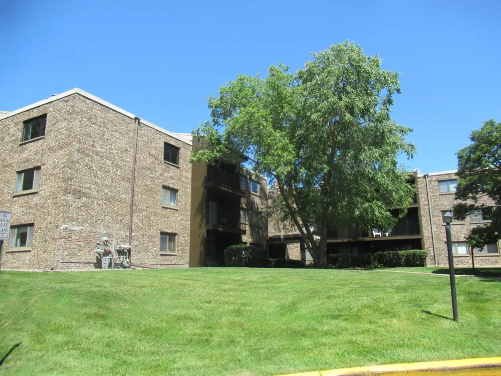 4100 Parklawn Avenue #218 Edina, MN 55435