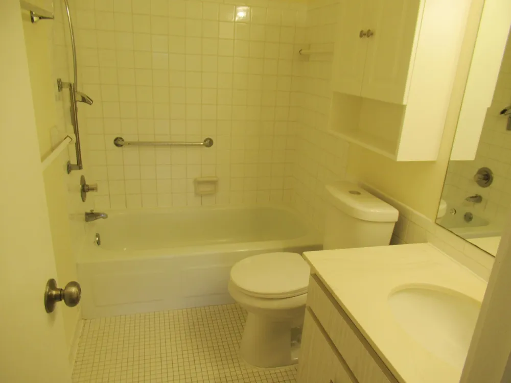 4100 Parklawn Avenue #218 Edina, MN 55435