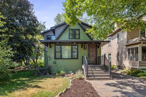 318 4th Street NE
