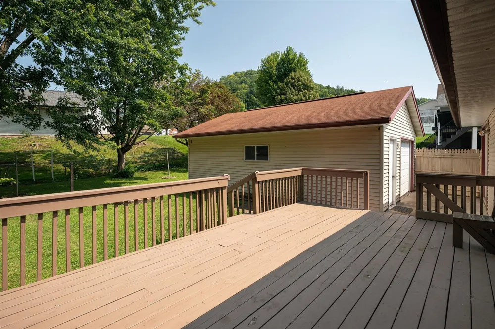 310 Haralson Lane La Crescent, MN 55947