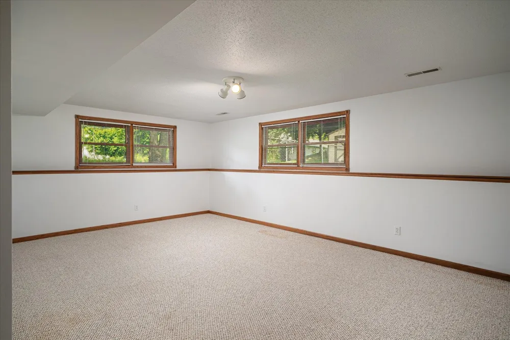 310 Haralson Lane La Crescent, MN 55947